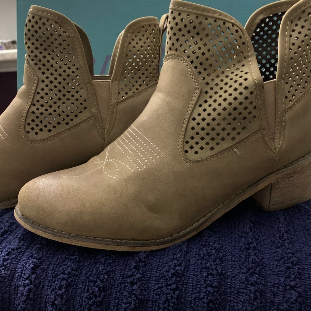 Ankle boots